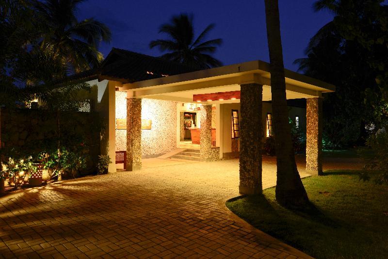 Cocotinos Manado Hotel Exterior photo
